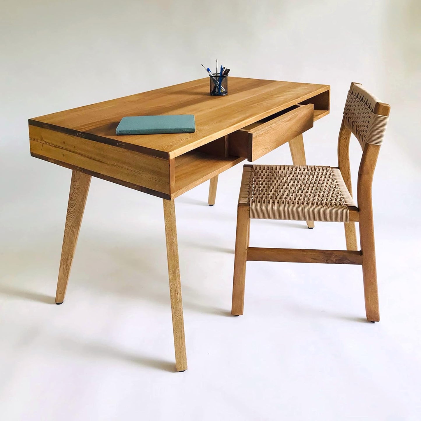 Brossard | Contemporary-Style Desk | Rosamorada Wood
