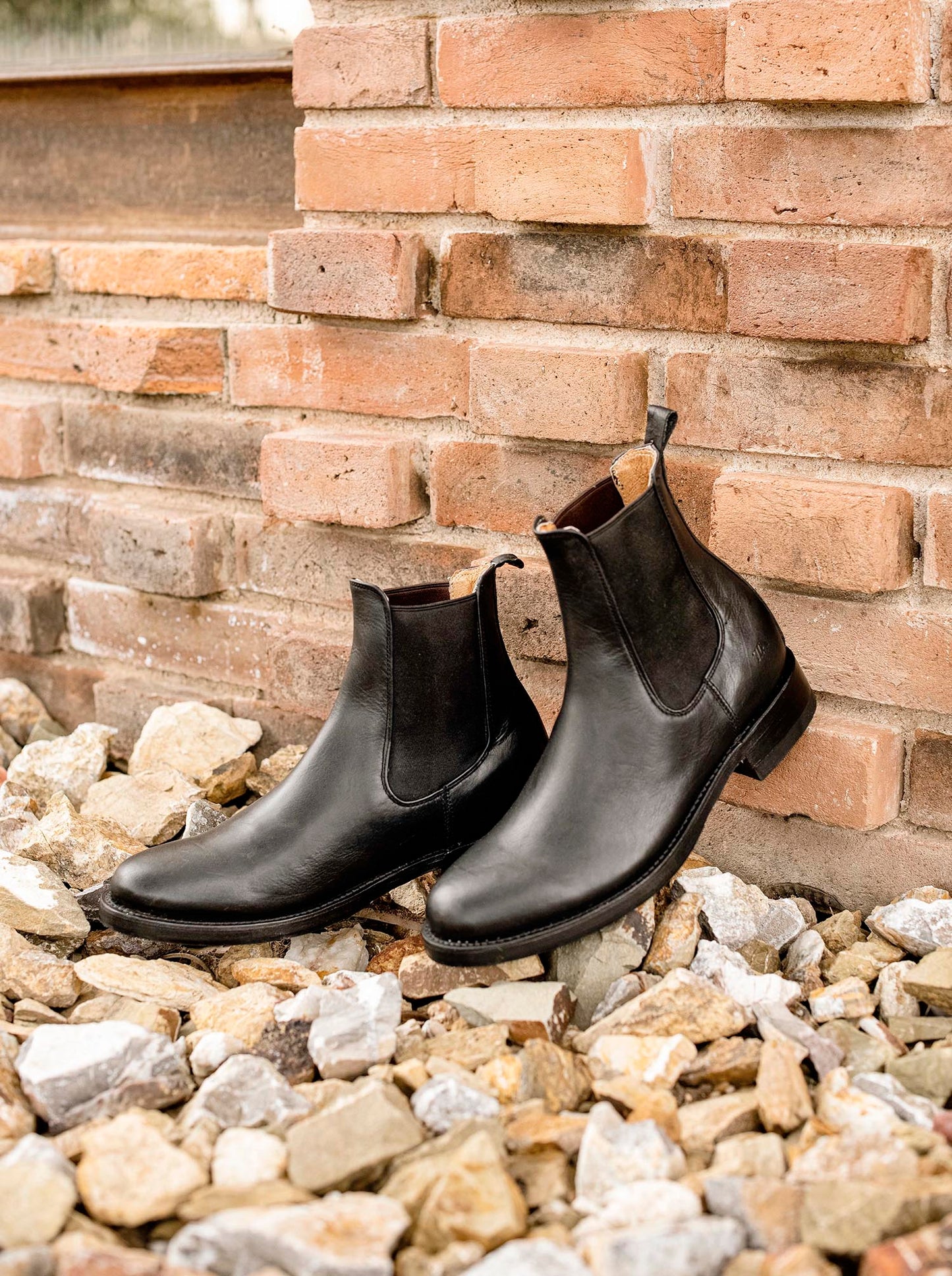7 Leguas | Men's Black Leather Chelsea Boot with Rubber Sole | 6206-V