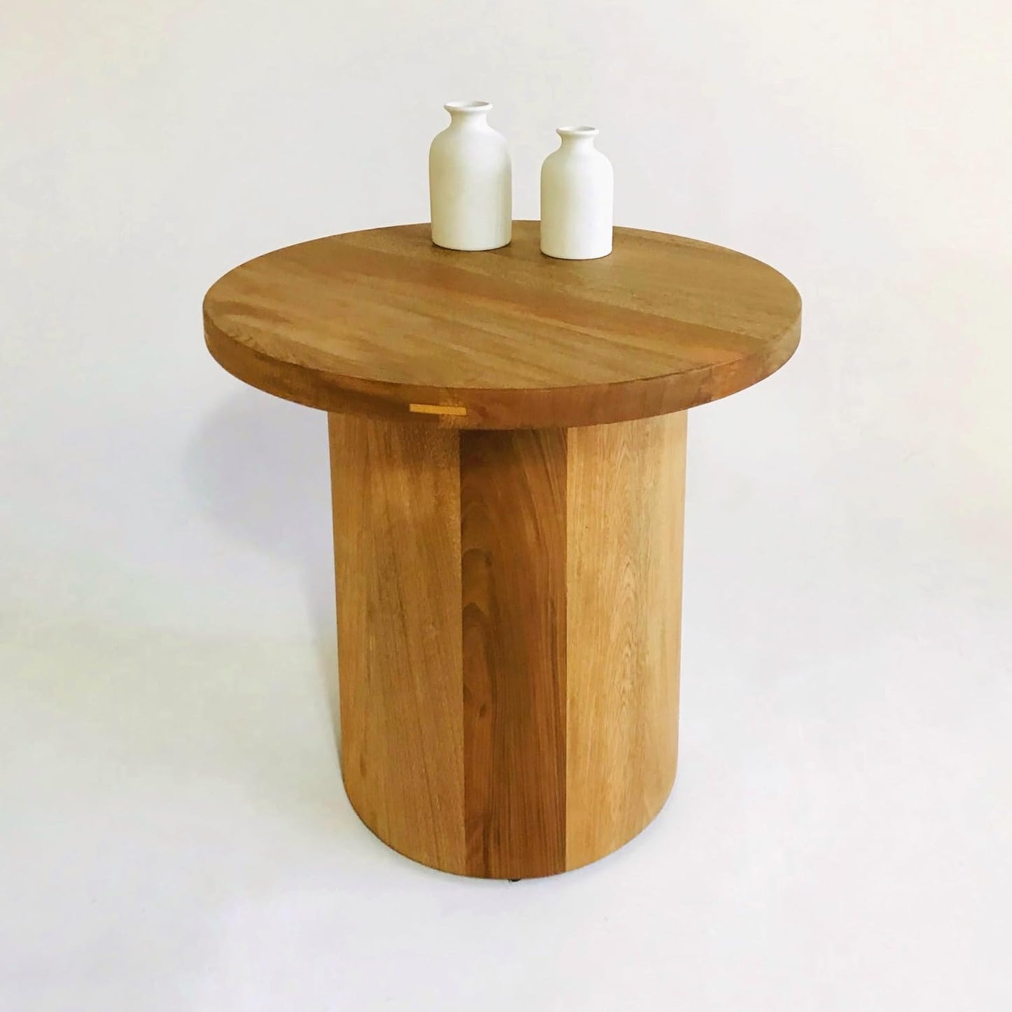 Brossard | Round Side Table with Cylindrical Base | Natural