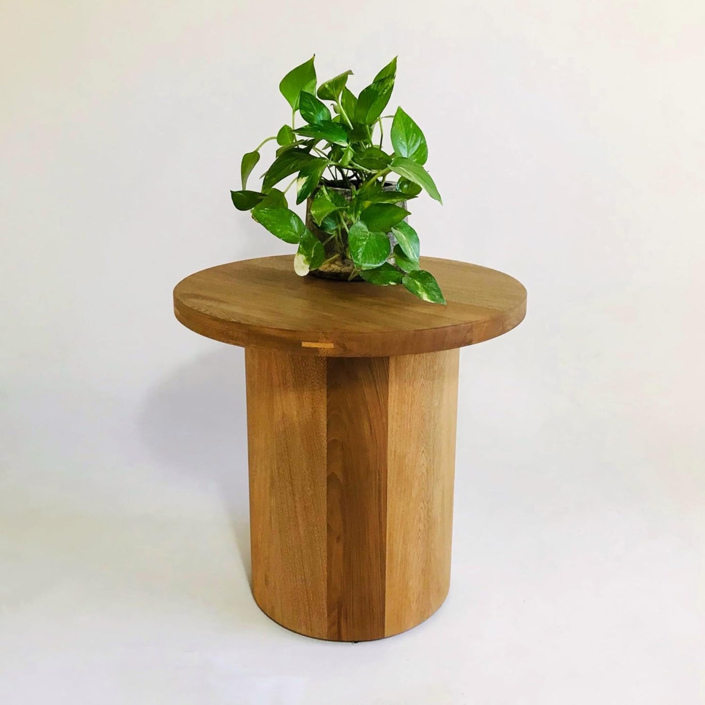 Brossard | Round Side Table with Cylindrical Base | Natural