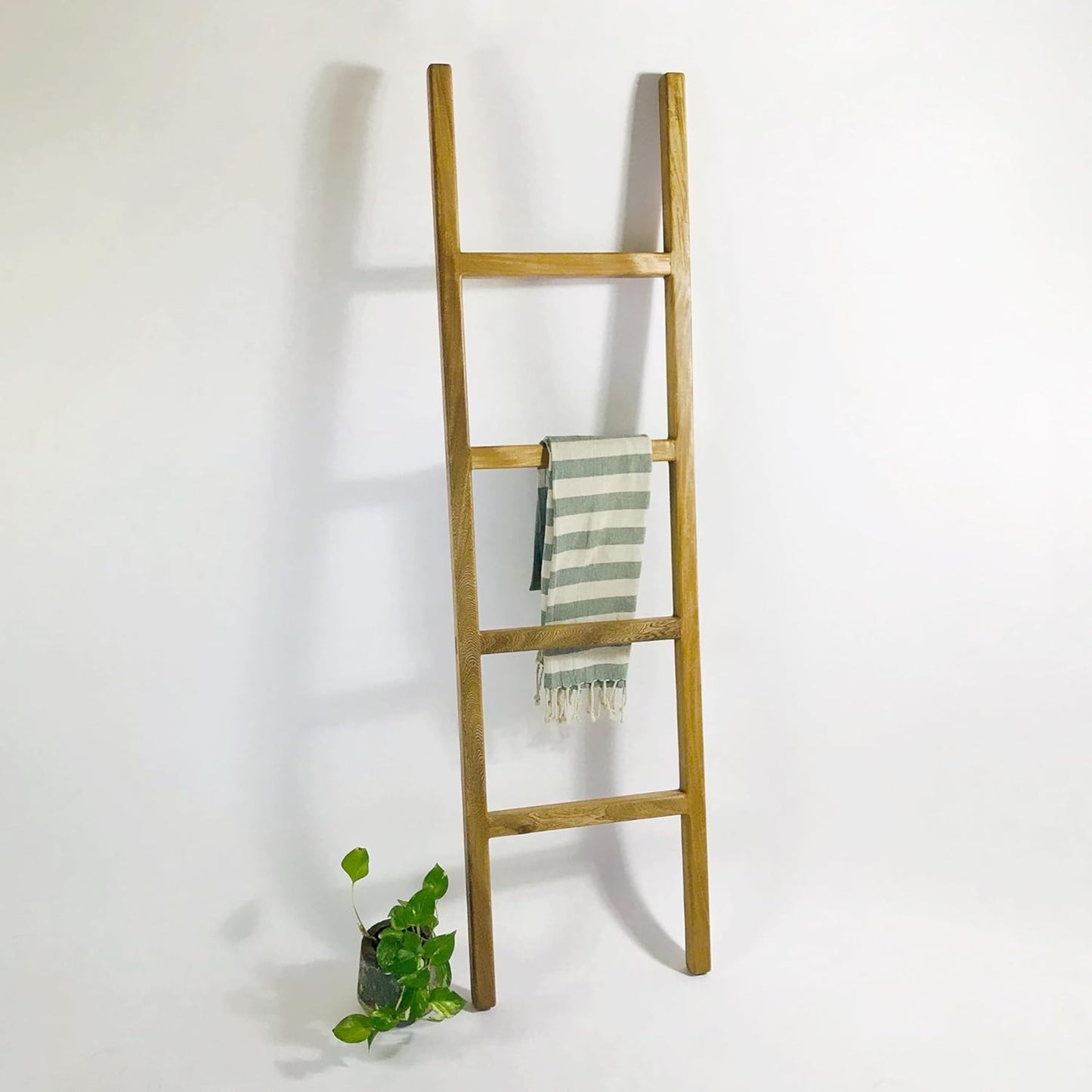 Brossard | Towel Ladder | Natural