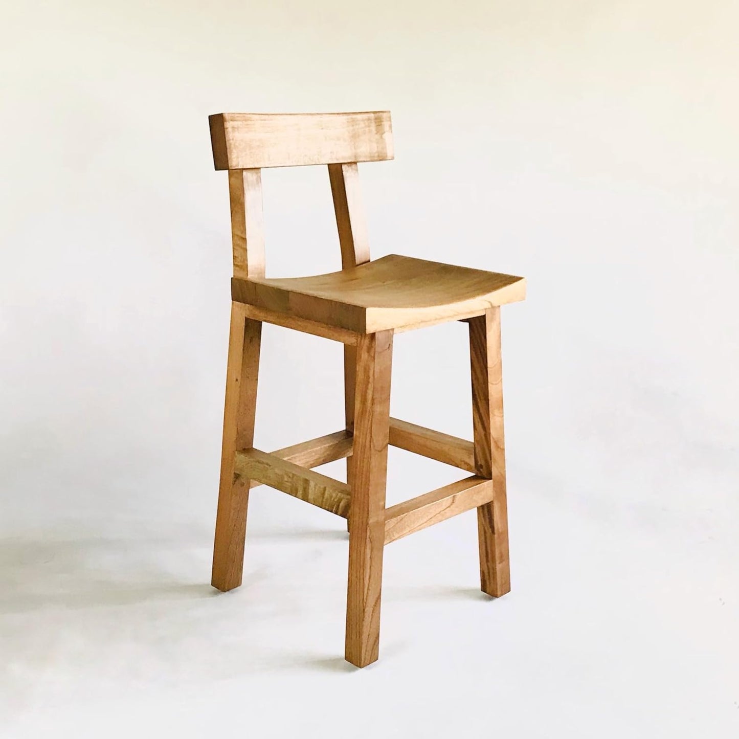 Brossard | High Stool with Backrest, Curved Seat | Natural