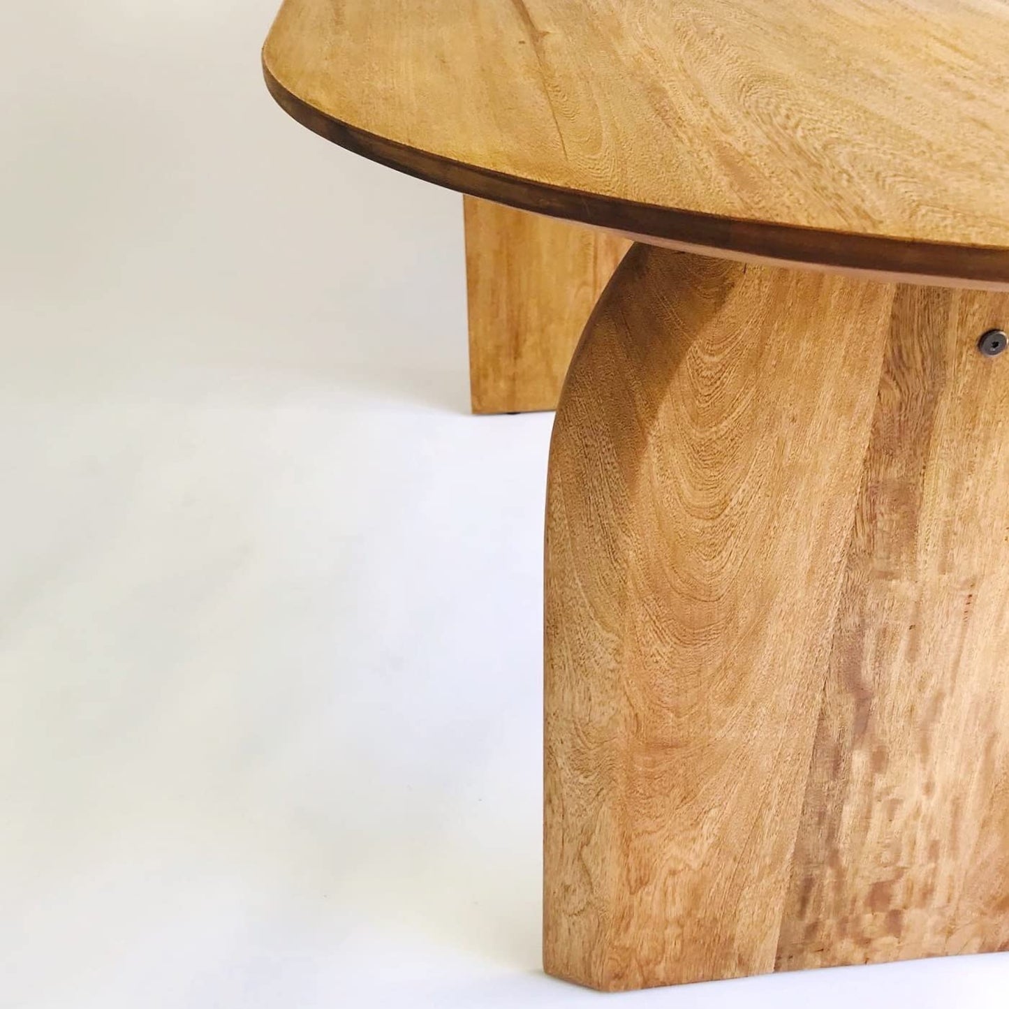 Brossard | Oval Dining Table | Natural