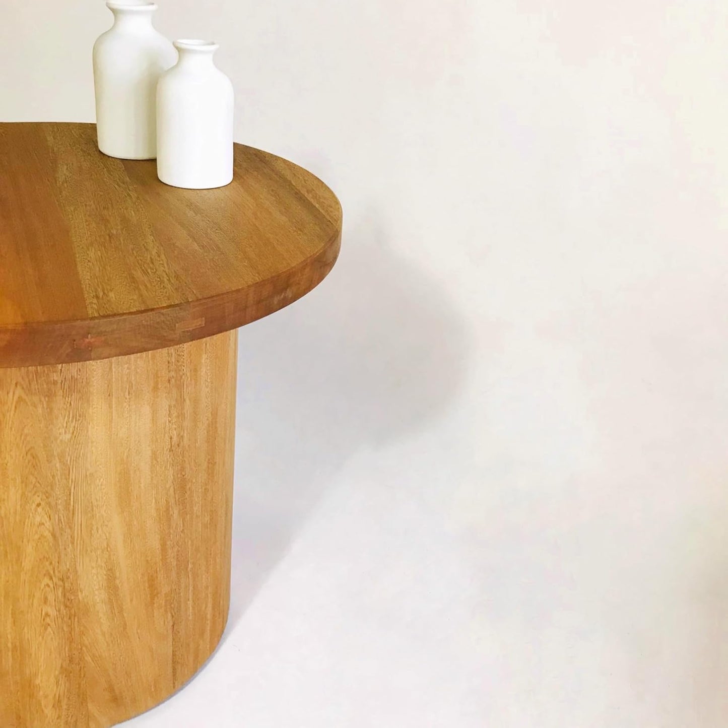 Brossard | Round Side Table with Cylindrical Base | Natural