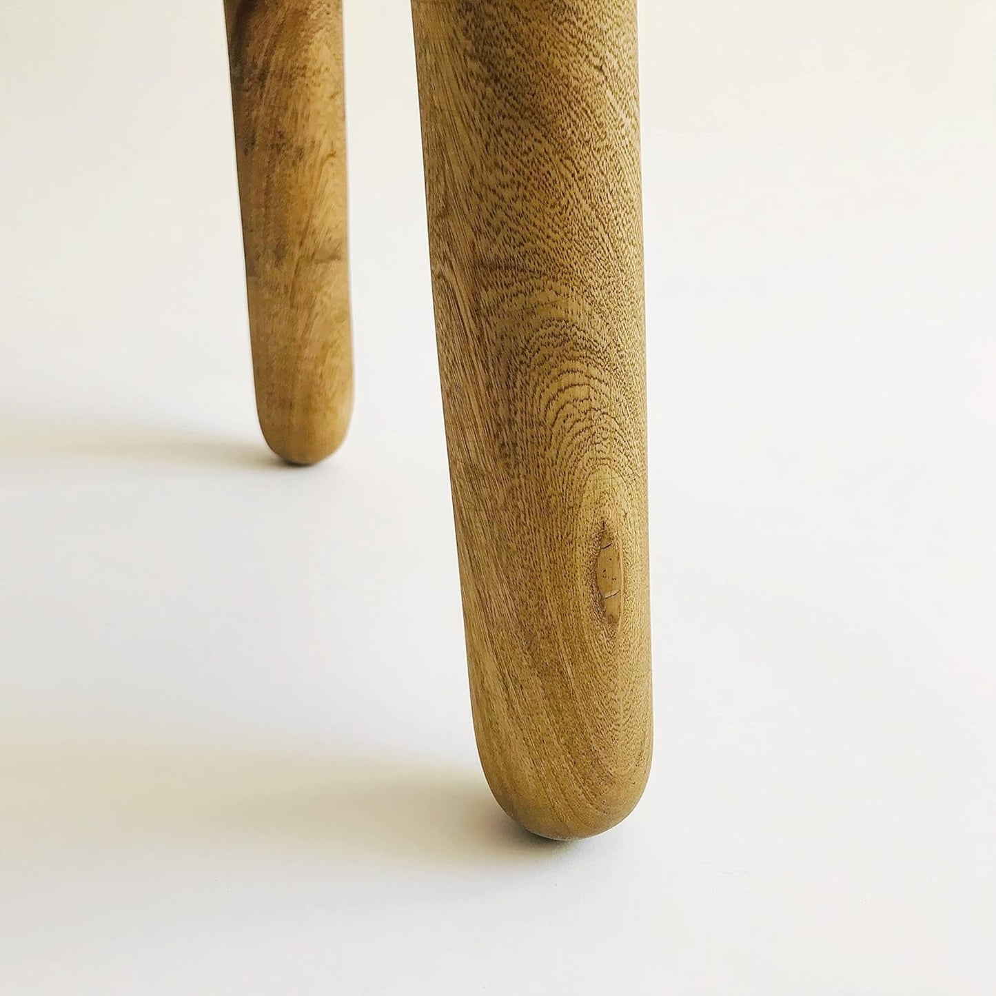 Brossard | Side Table with Round Legs | Natural