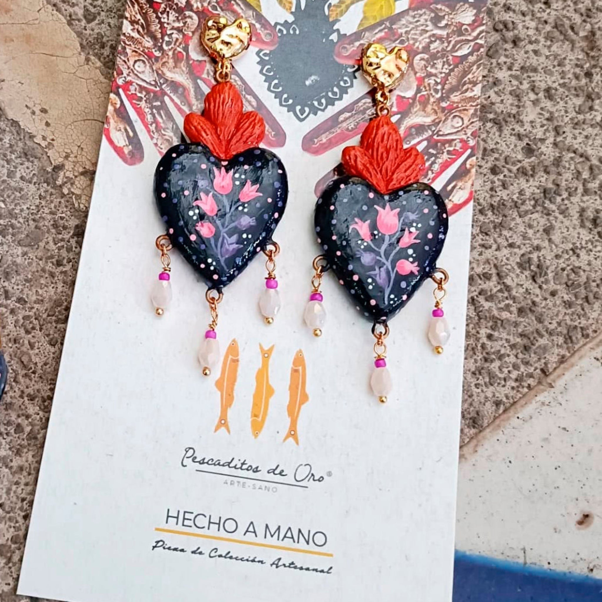 Cautivo | Handmade Corazones Earrings | Black