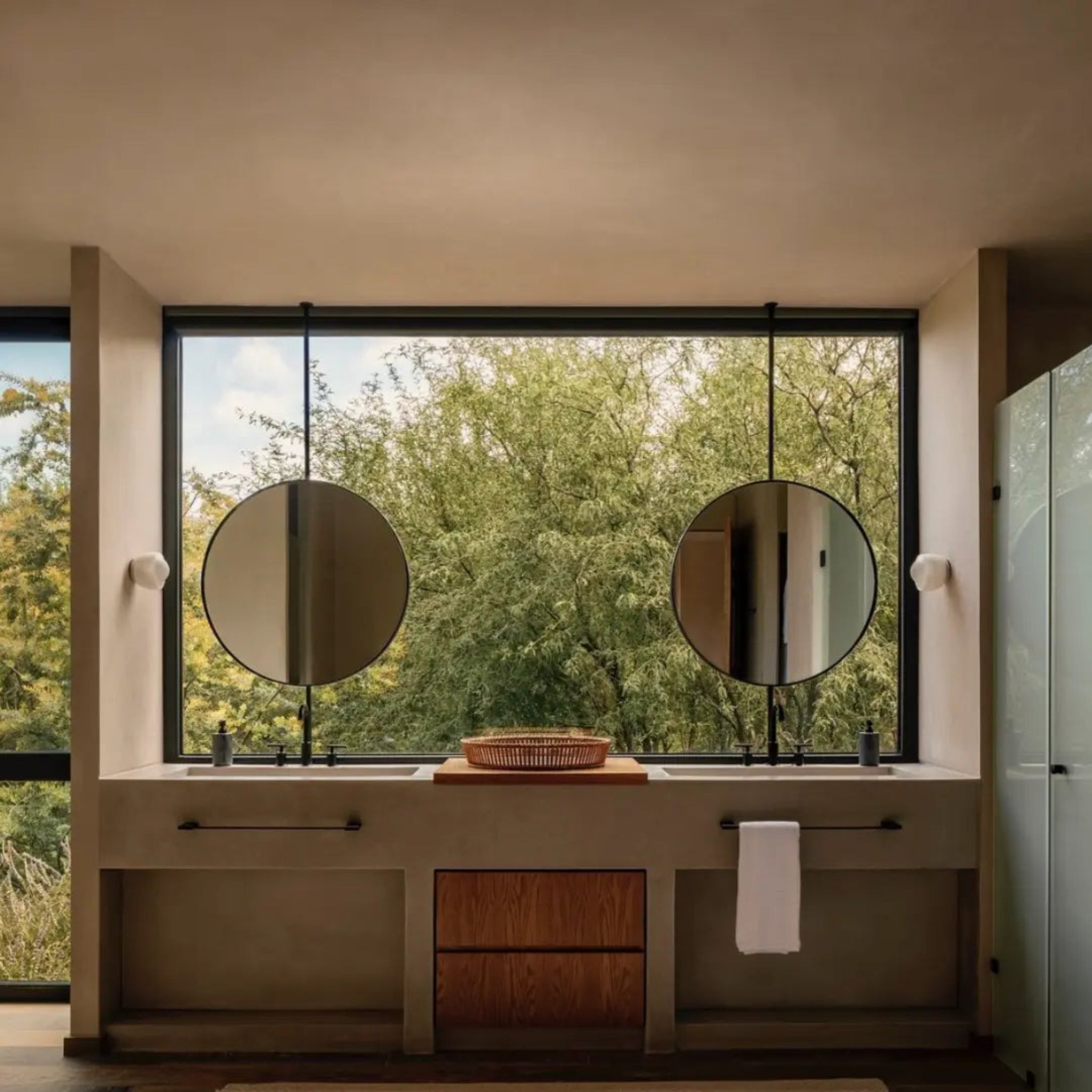 Admirror | Circular Contemporary Mirror | Black, Gold