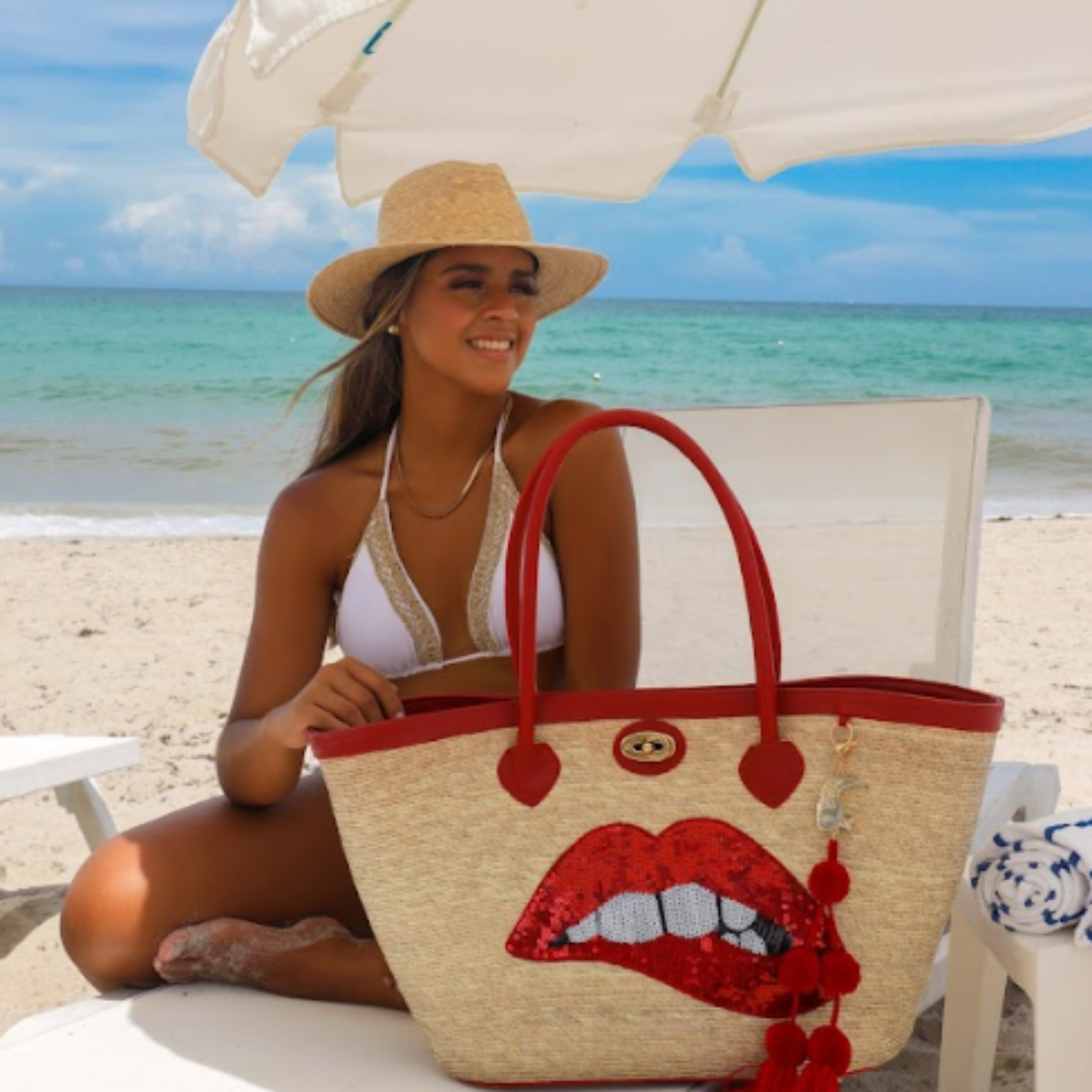 By Del Rio | Lips Sequin Motif Palm Leaf Bag | 00-118
