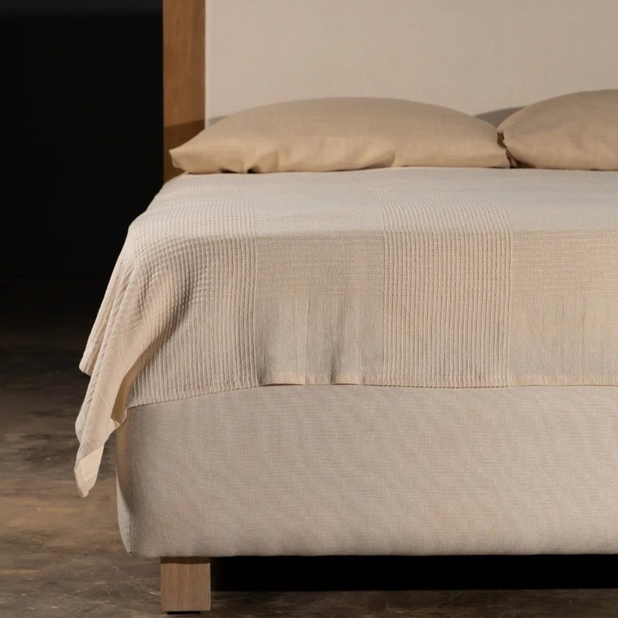 Pergamino | Siqueiros Double Bed Base | BCRSIMA631