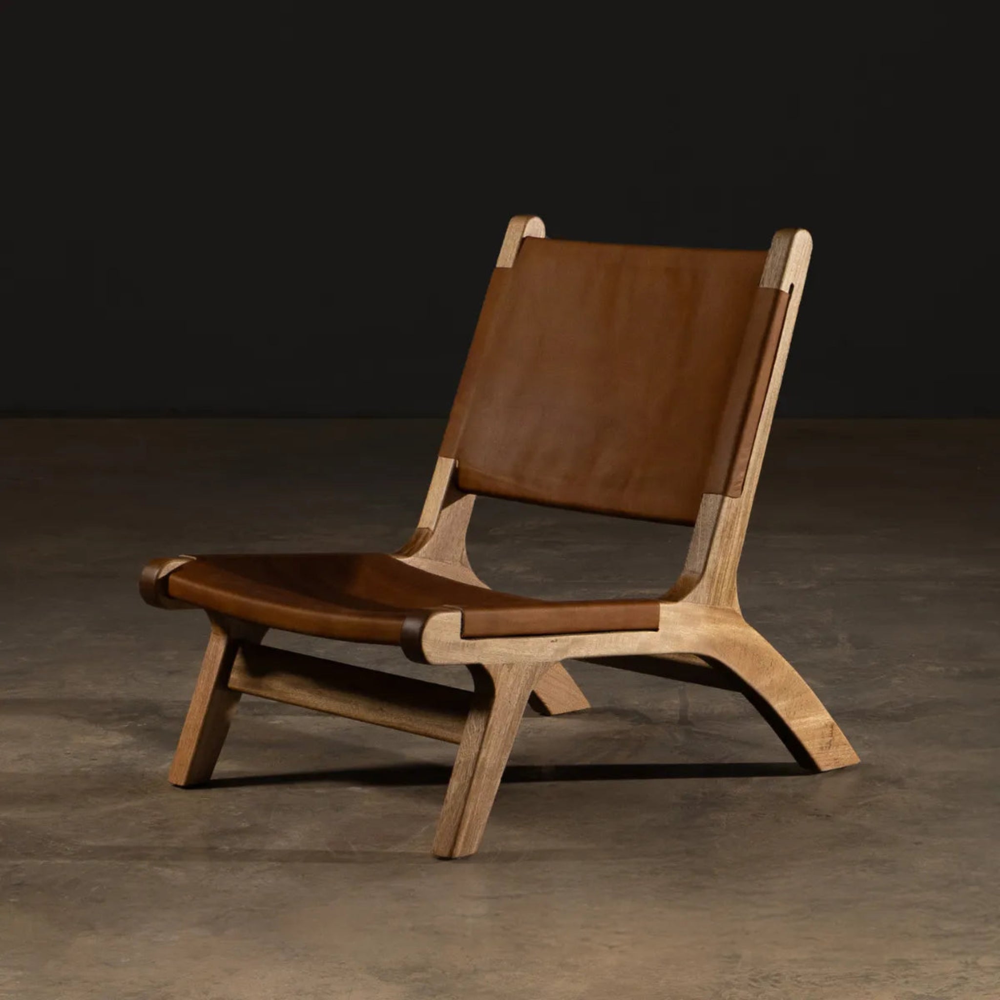 Pergamino | Siqueiros Lounge Chair | SISSIUN699