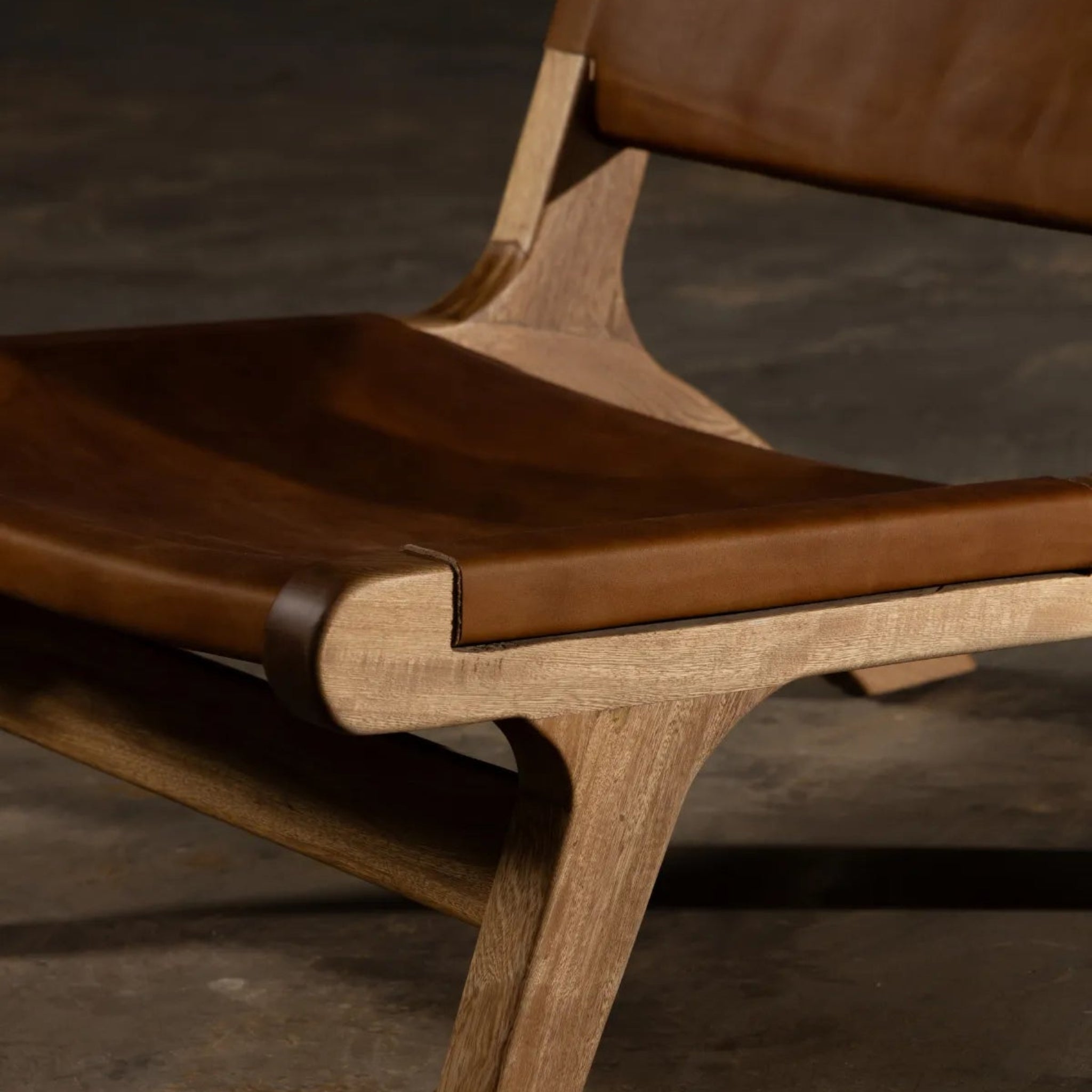 Pergamino | Siqueiros Lounge Chair | SISSIUN699