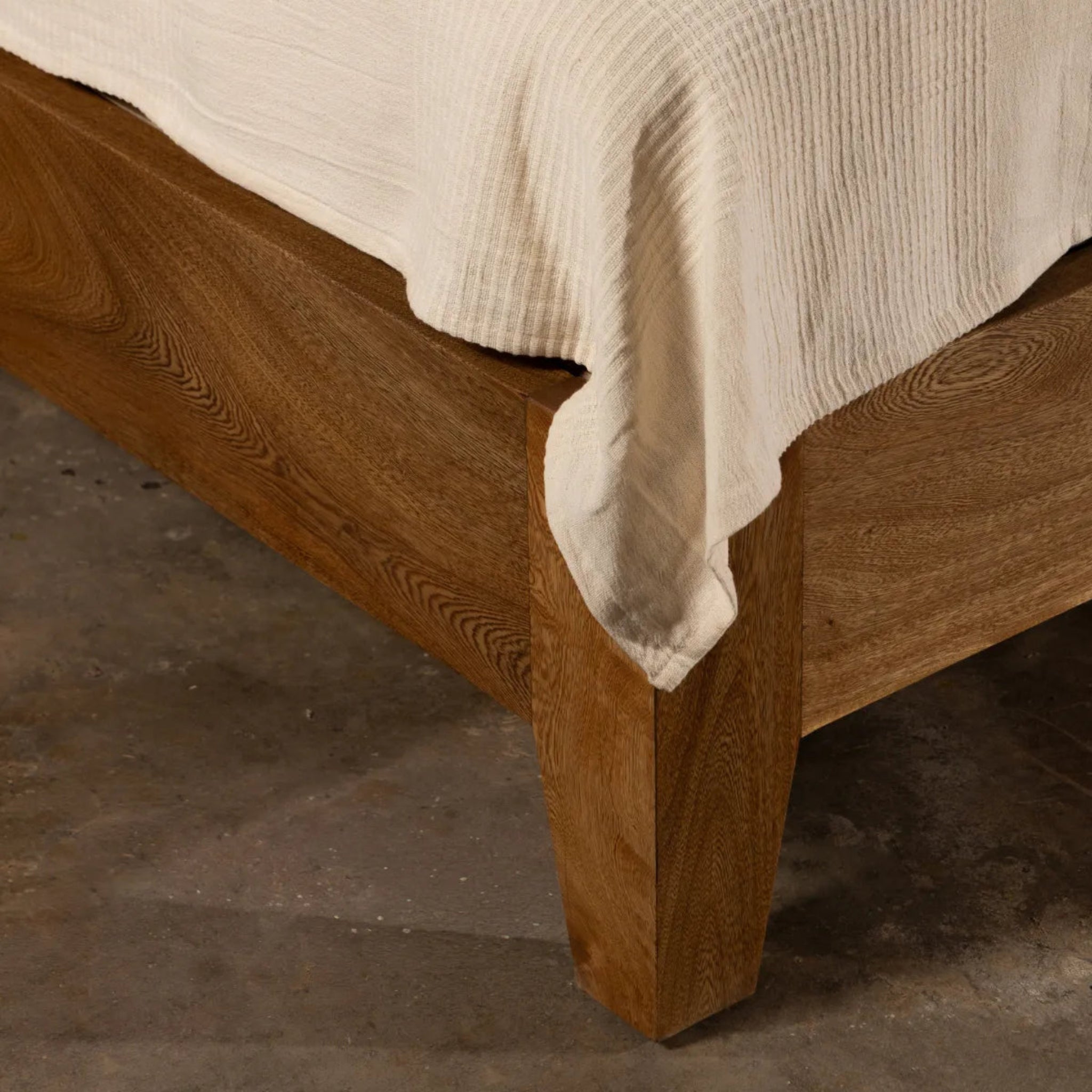 Pergamino | Zicatela Double Bed Base | BCRZIMA981