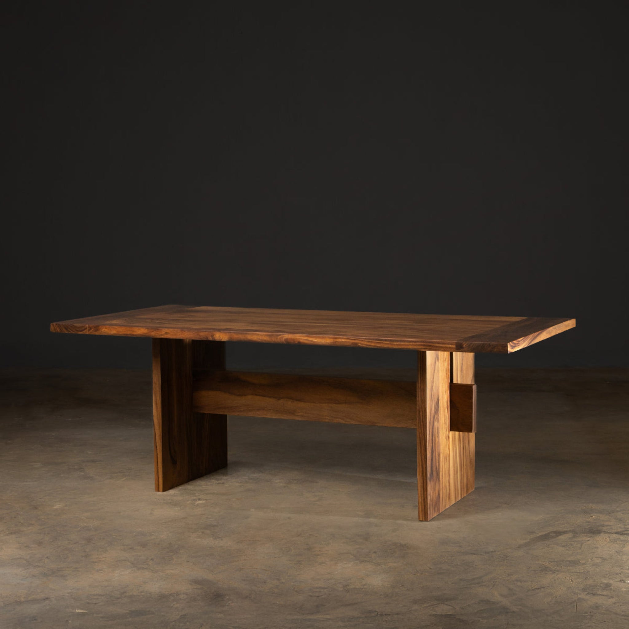 Pergamino | Roma Dining Table | COCROUN879
