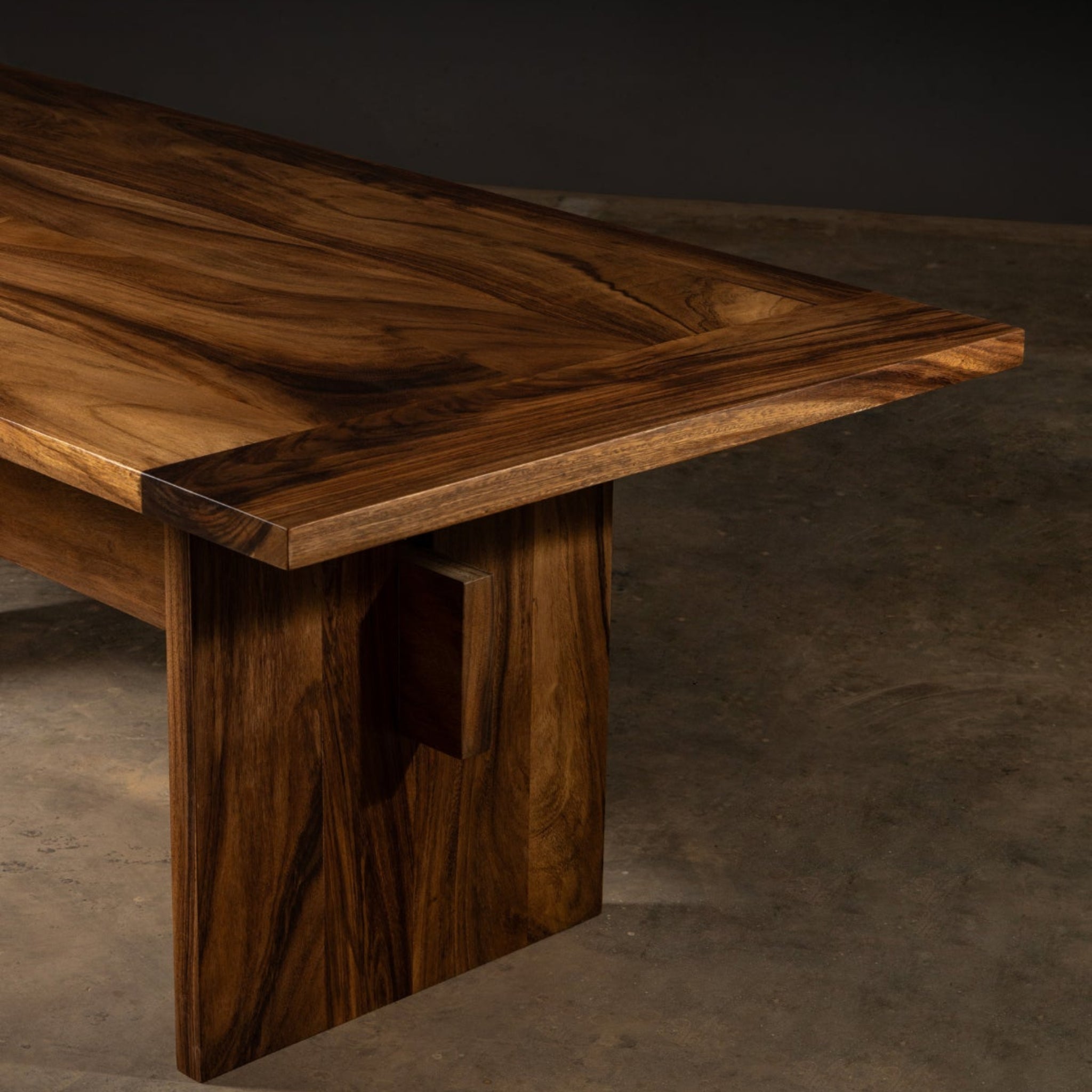 Pergamino | Roma Dining Table | COCROUN879