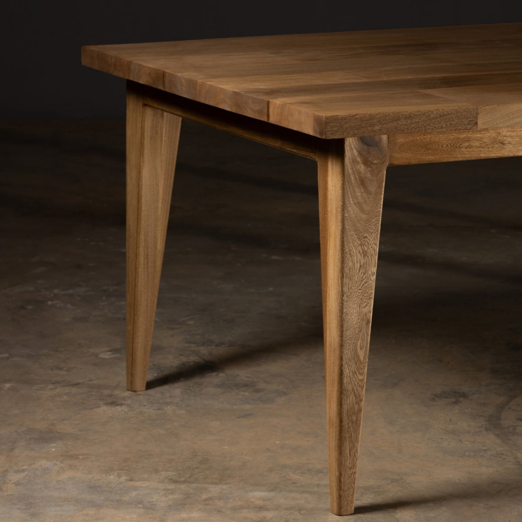 Pergamino | Siqueiros Dining Table | COCSIUN463