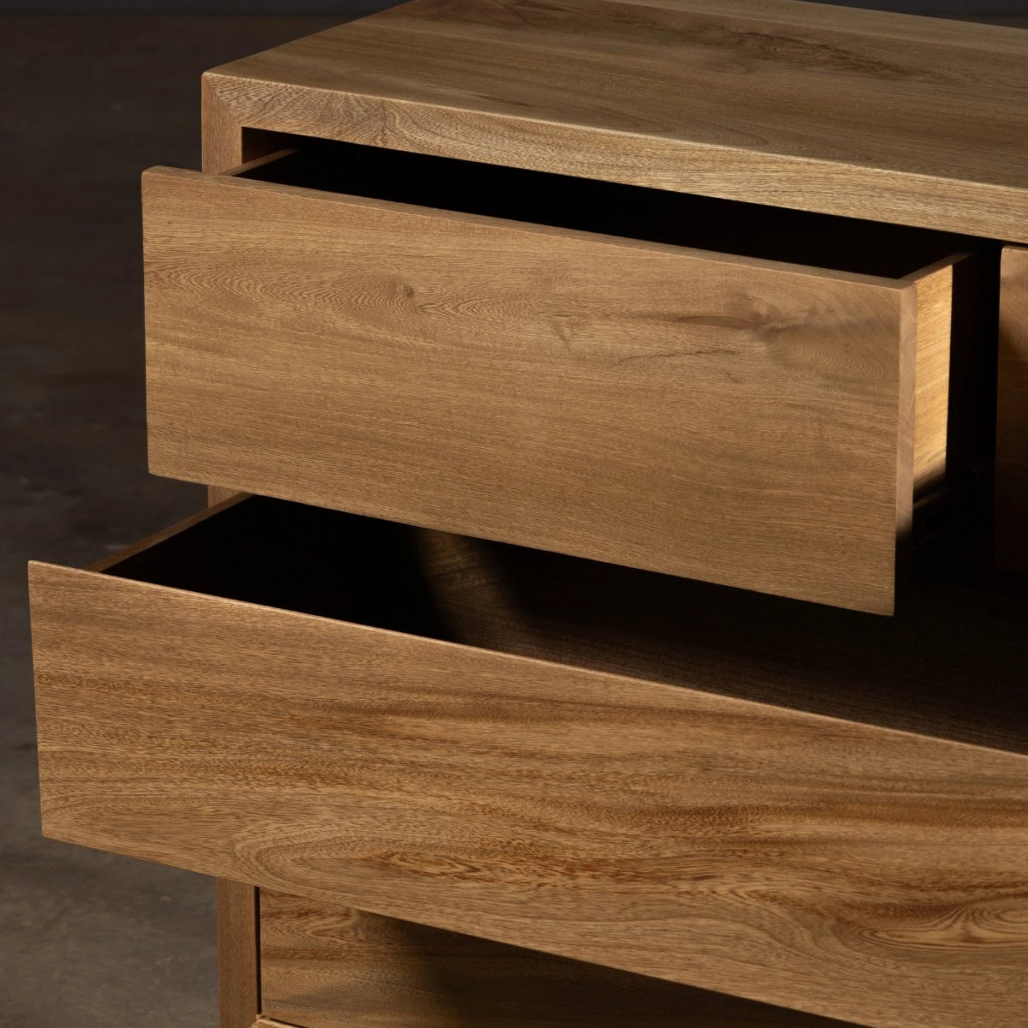 Pergamino | Siqueiros Bedroom Nightstand | BURSIUN776