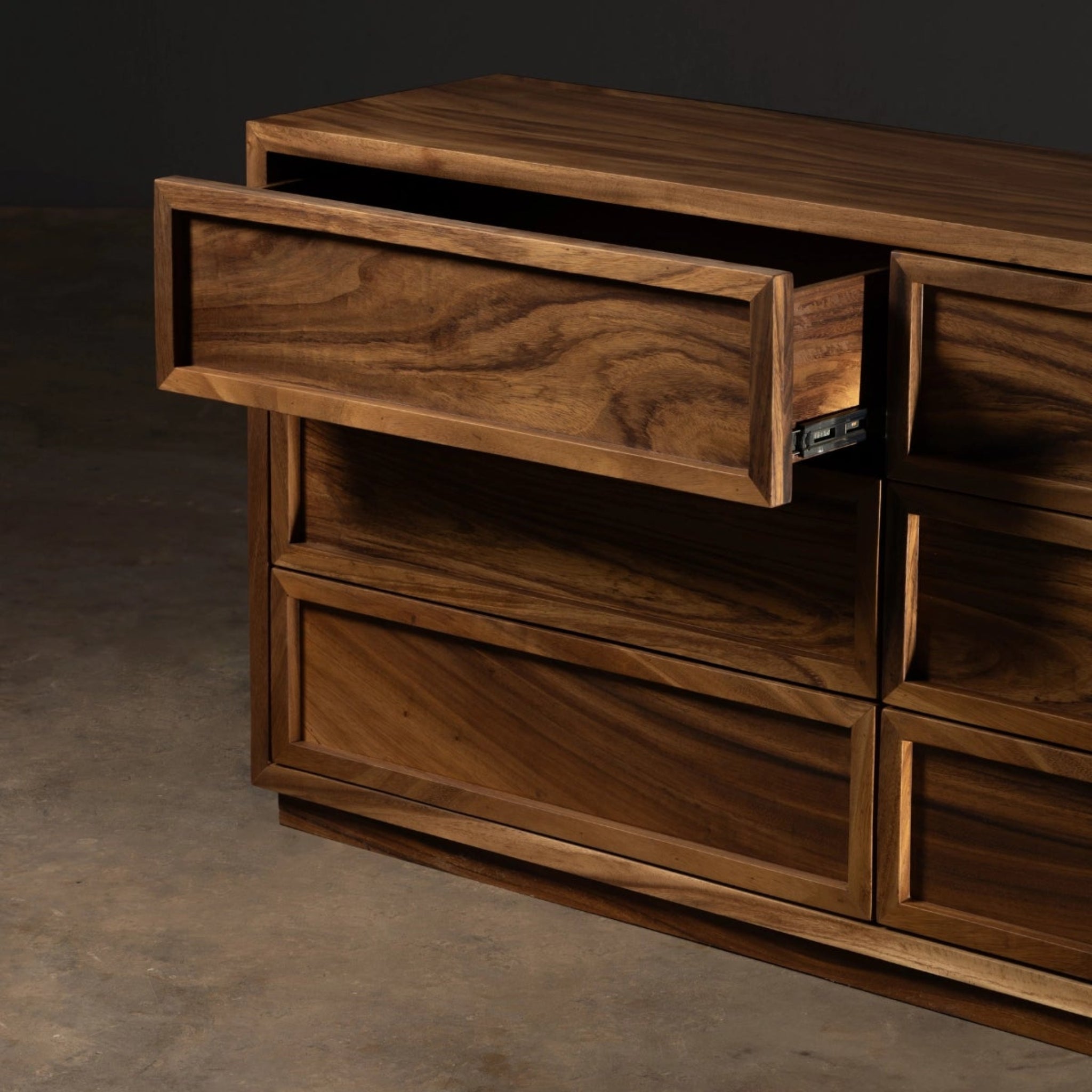 Pergamino | Zicatela Large Bedroom Dresser | CORZIGR830