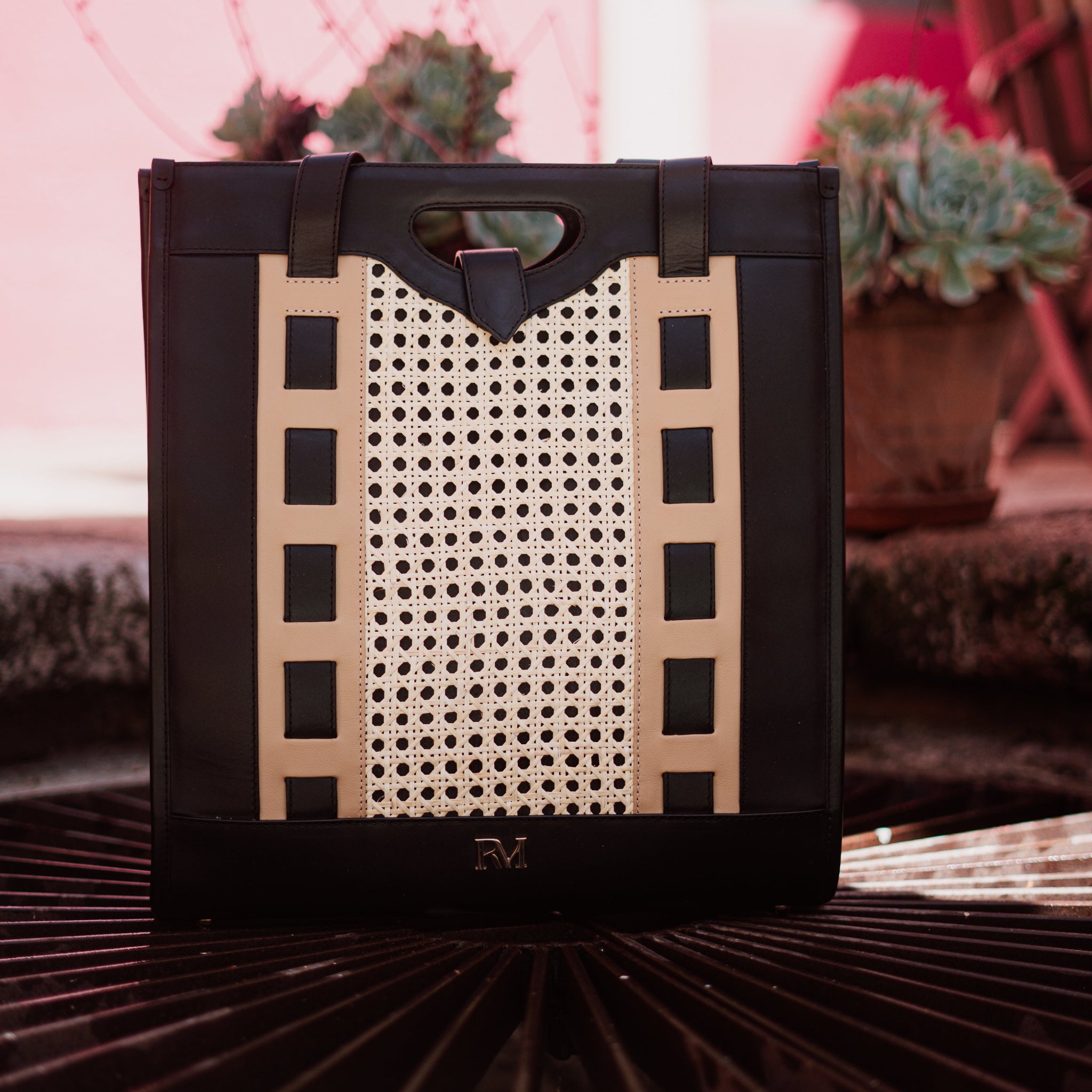 Raíz Mestiza | Amaite Bag from Arameri Collection | Black
