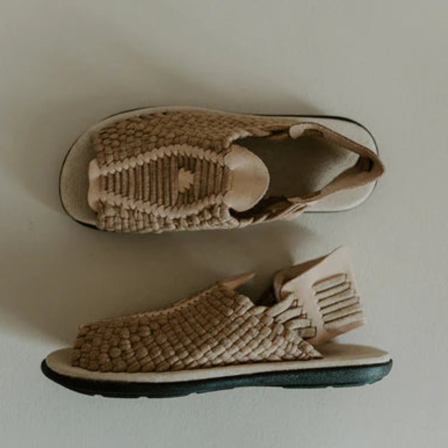 Kwara |  Men´s Sandals Black, Black & White, Beige | Chico
