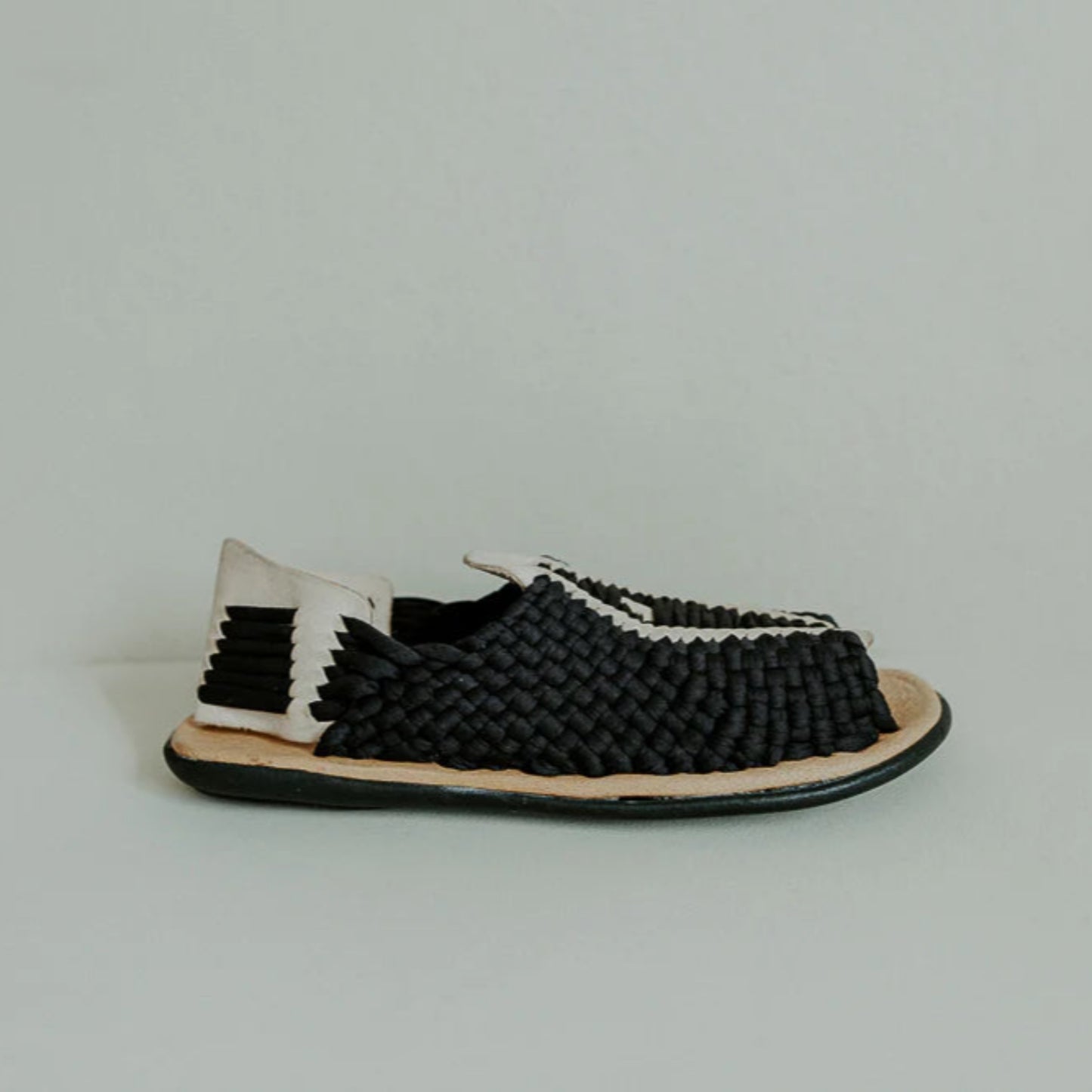 Kwara |  Men´s Sandals Black, Black & White, Beige | Chico