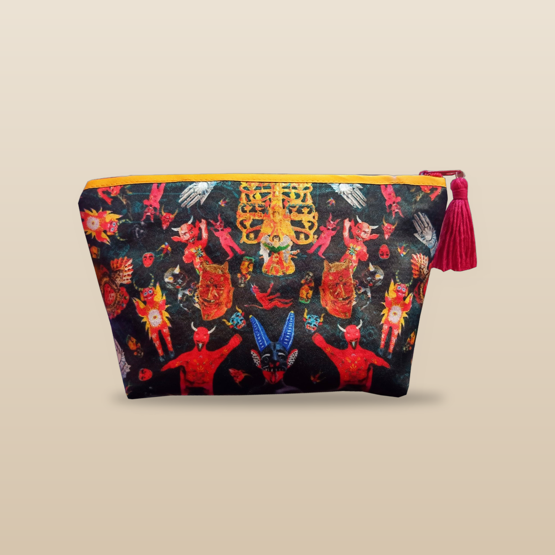 Cautivo Chamucos Cosmetic Bag, premium studio product photo
