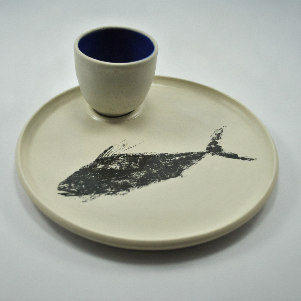 Damar Pez Gallo Snack Plate with blue ramekin, studio product photo