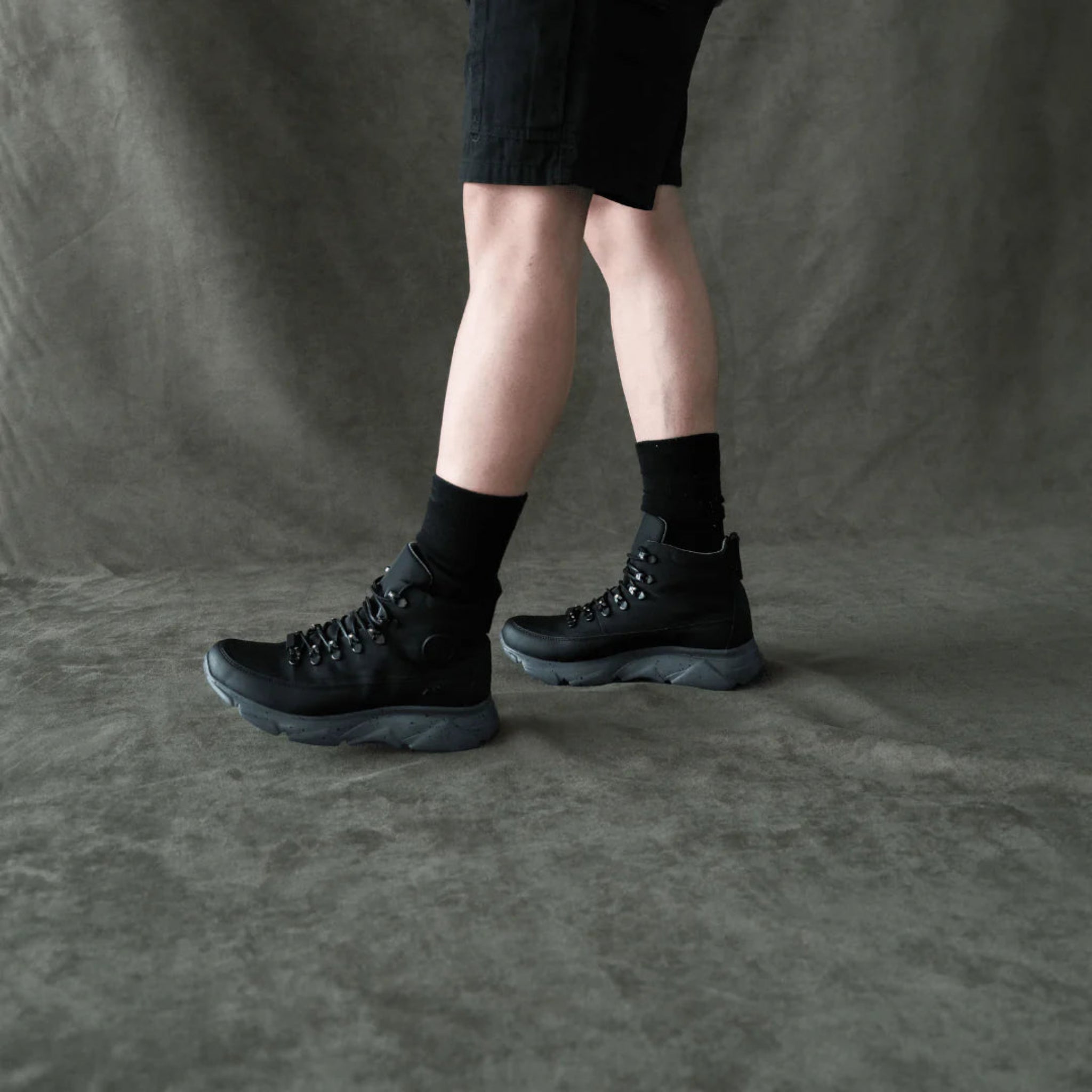 Aretina | Lottus | Men's Urban Adventure Boot | Black Leather