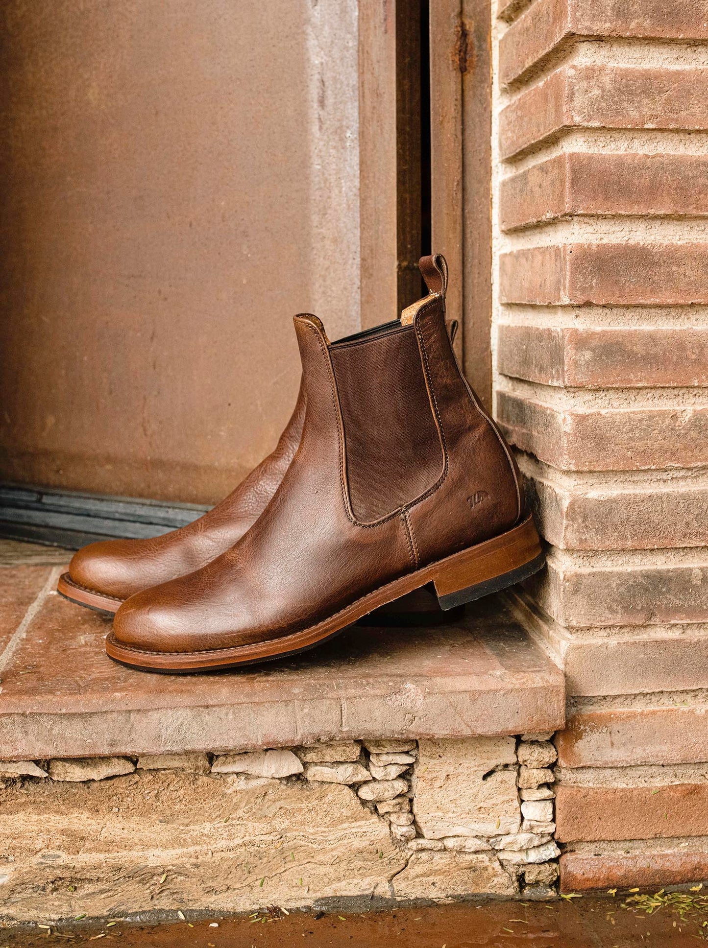7 Leguas | Men's Whiskey Leather Chelsea Boot with Rubber Sole | 6206-Q