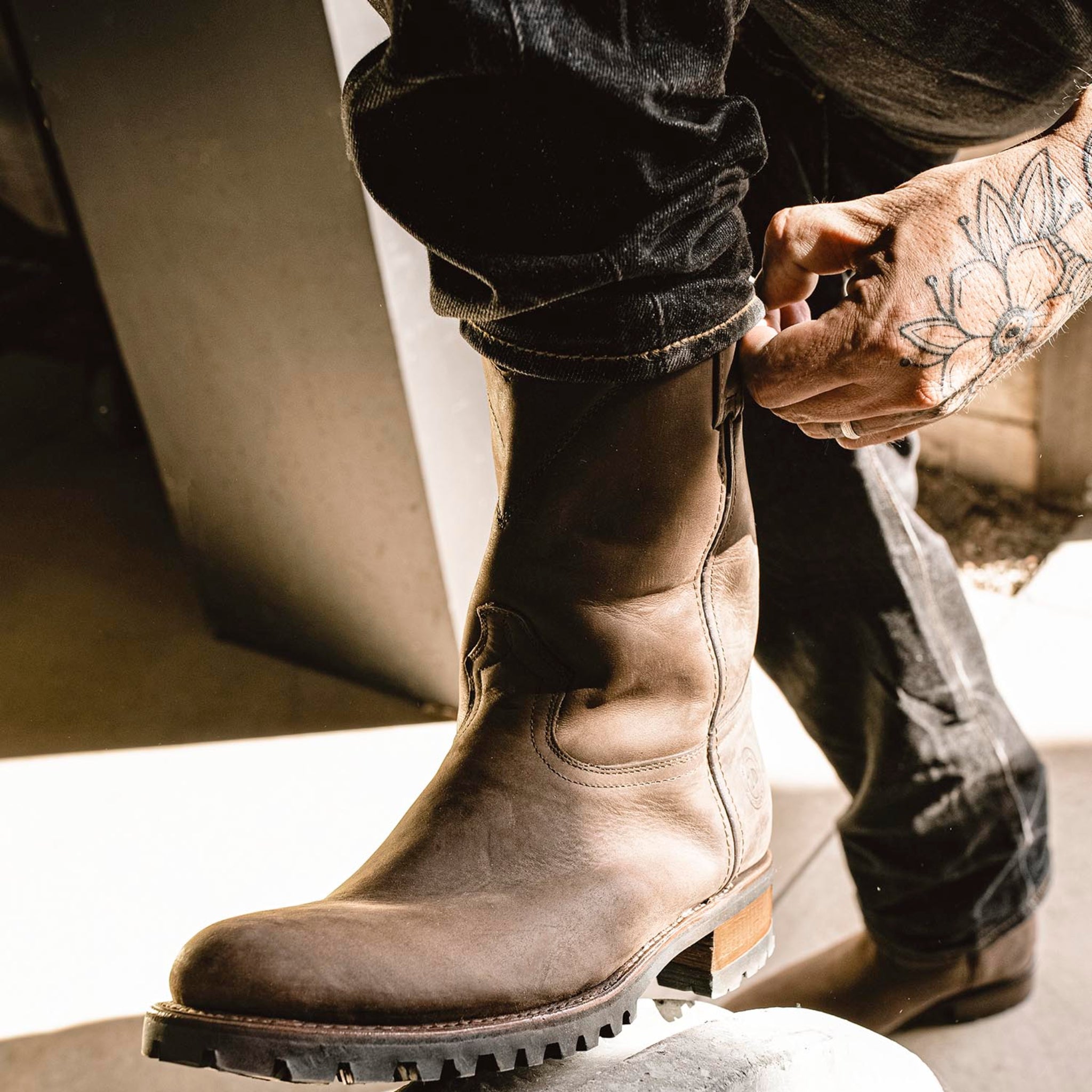 7 Leguas | Men's Leather Roper Boot with Oil Resistant Vibram Sole 1000-JJ | Brown